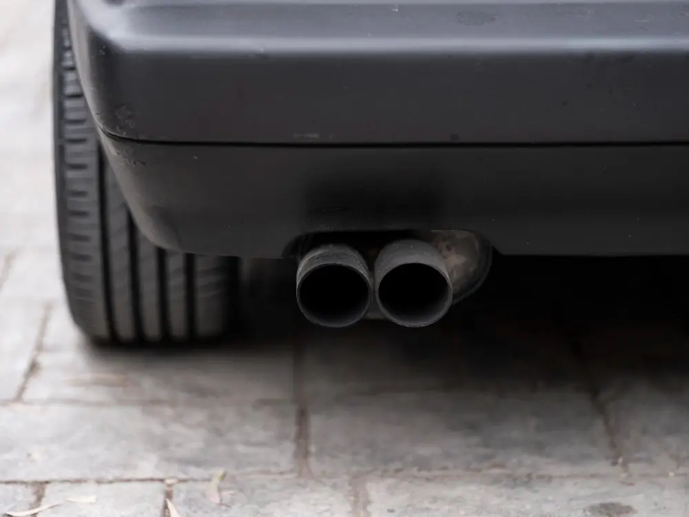 Particulate filter efficiency below threshold - exhaust