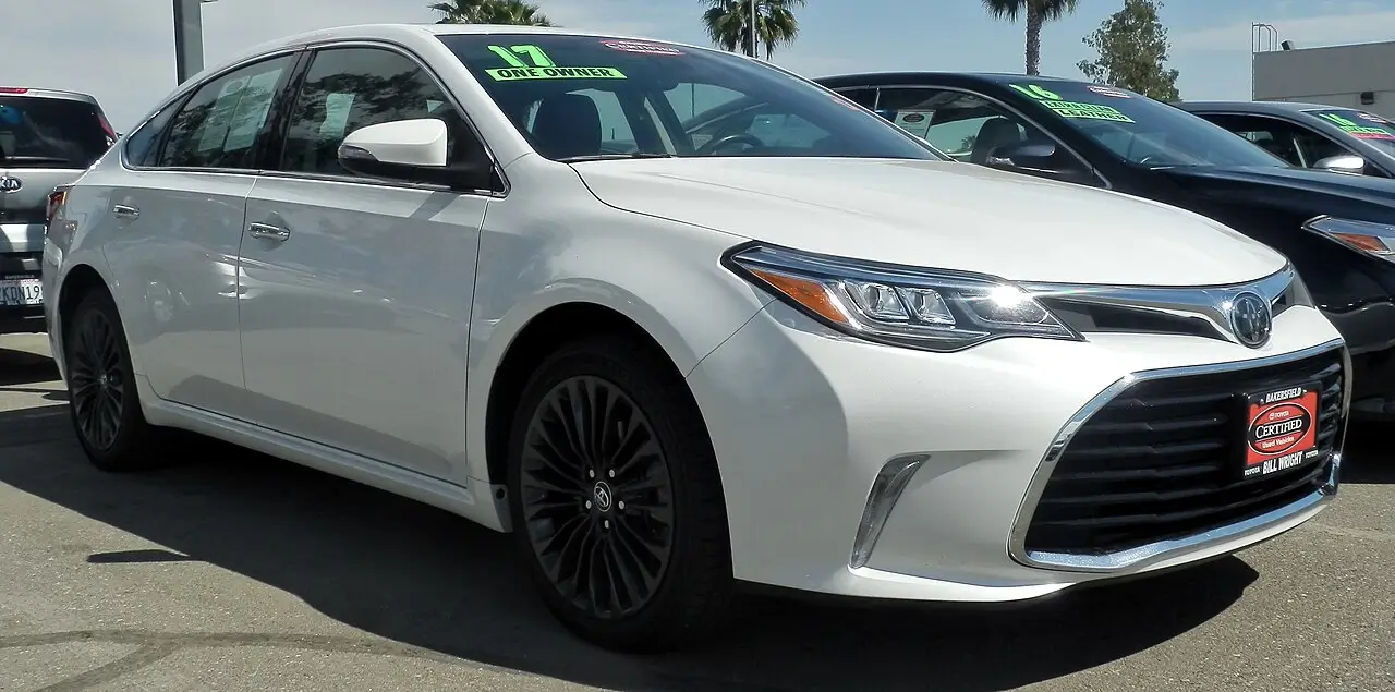 9 Most Reliable Family Sedans Worth Buying -Toyota_Avalon